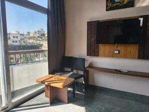 Deluxe kamer | Een bureau, gratis wifi