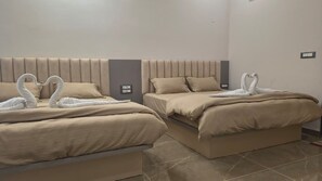 Familie vierpersoonskamer | Een bureau, gratis wifi