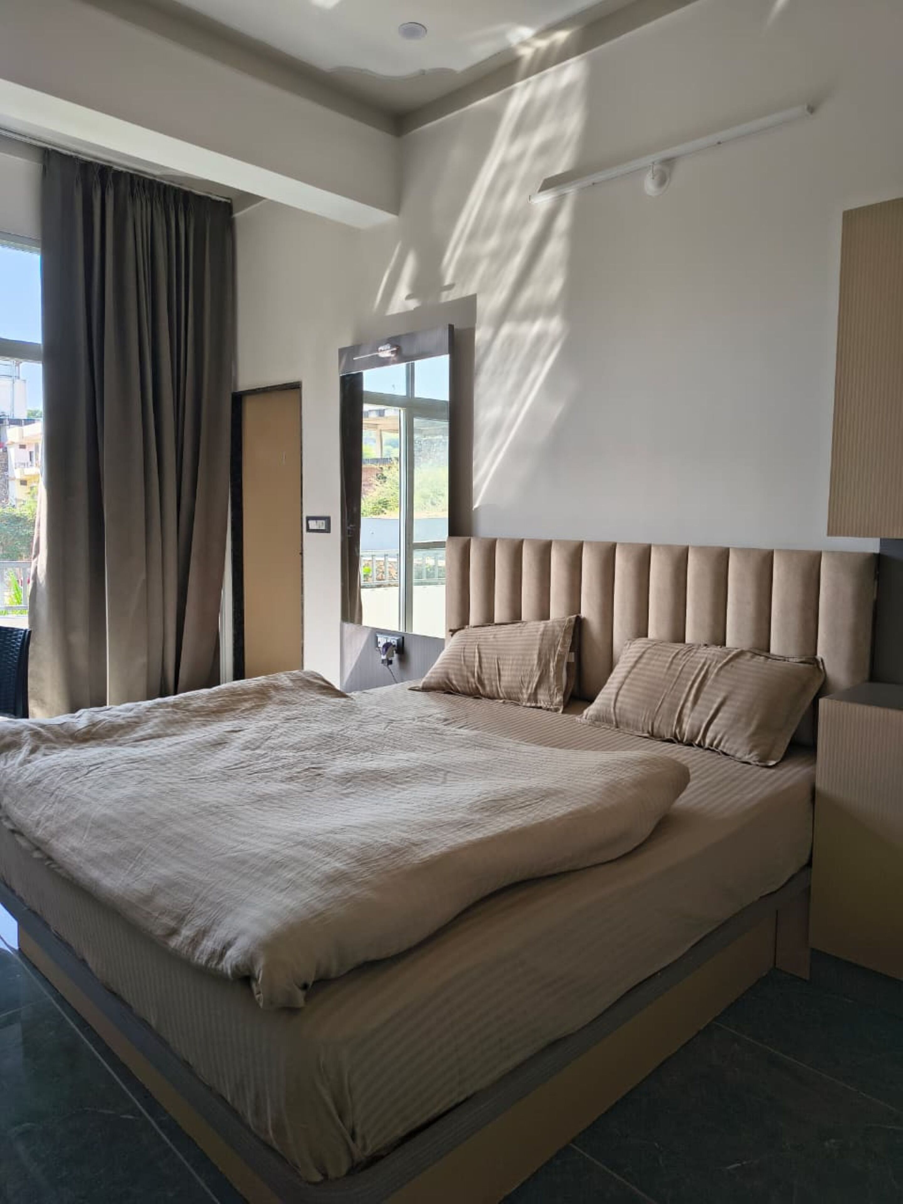 클래식 트리플룸, 시내 전망 | 책상, 무료 WiFi