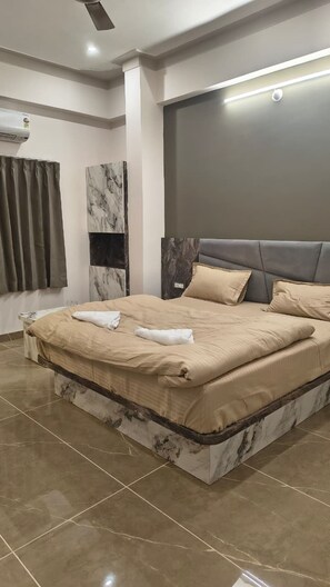 Desk, free WiFi - Shree Vallabh Resort (Nathdwara)