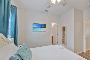 3 bedrooms, desk, iron/ironing board, WiFi - Pet-Friendly Coastal Retreat | Private Patio & Comfort (Corpus Christi)
