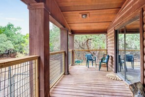 Terrace/patio - Serene Wimberley Escape with River Access, Kayaks & Fire Pit (Wimberley)