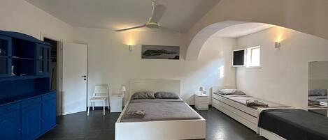 1 bedroom, bed sheets