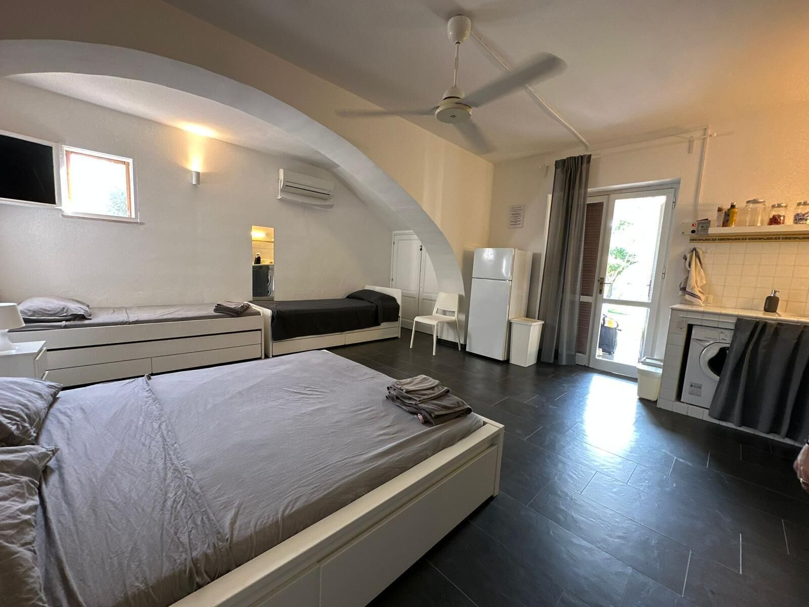 1 bedroom, bed sheets