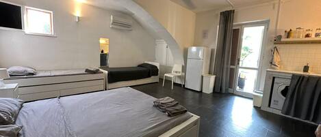 1 dormitorio y ropa de cama