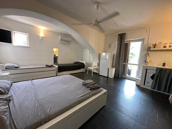 1 habitación y ropa de cama 