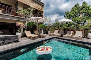 Outdoor pool, pool umbrellas, sun loungers