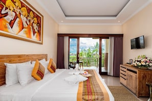 Deluxe Double Room, Garden View | Premium bedding, in-room safe, desk, laptop workspace