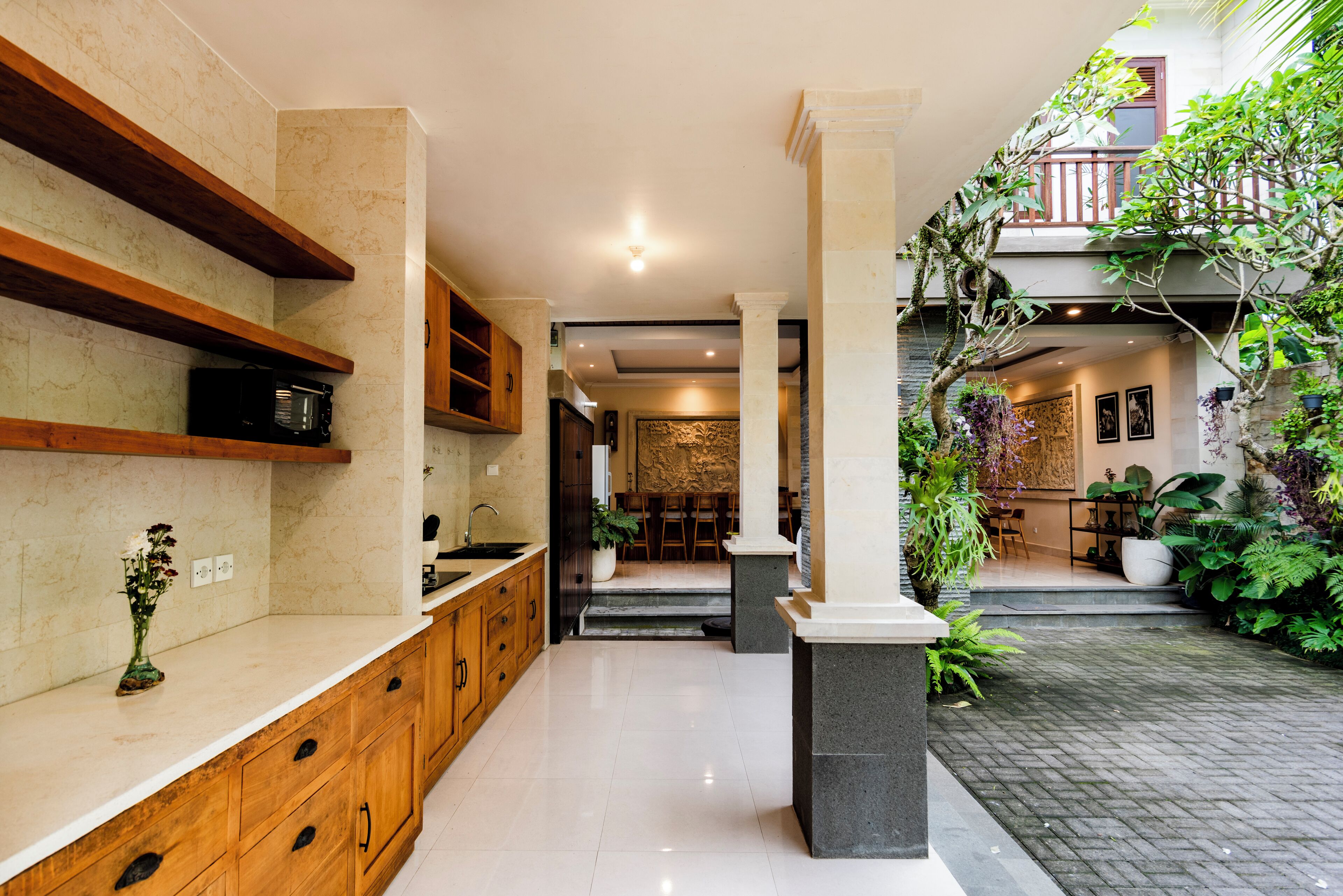 大型冷蔵庫、電子レンジ、食器洗い機、コーヒー / ティーメーカー