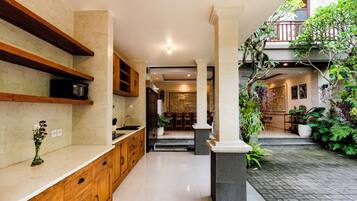 Full-sized fridge, microwave, dishwasher, coffee/tea maker