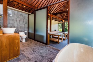 浴缸、美體療程、芳療、身體去角質、1 間療程室