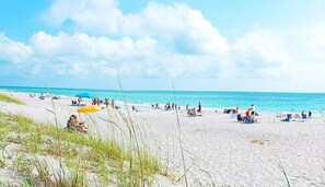 Solstolar och strandhanddukar