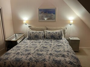 4 bedrooms, iron/ironing board, WiFi, bed sheets - Bright & Beautiful 4-Bed London Family Home (Zone 2) (London)