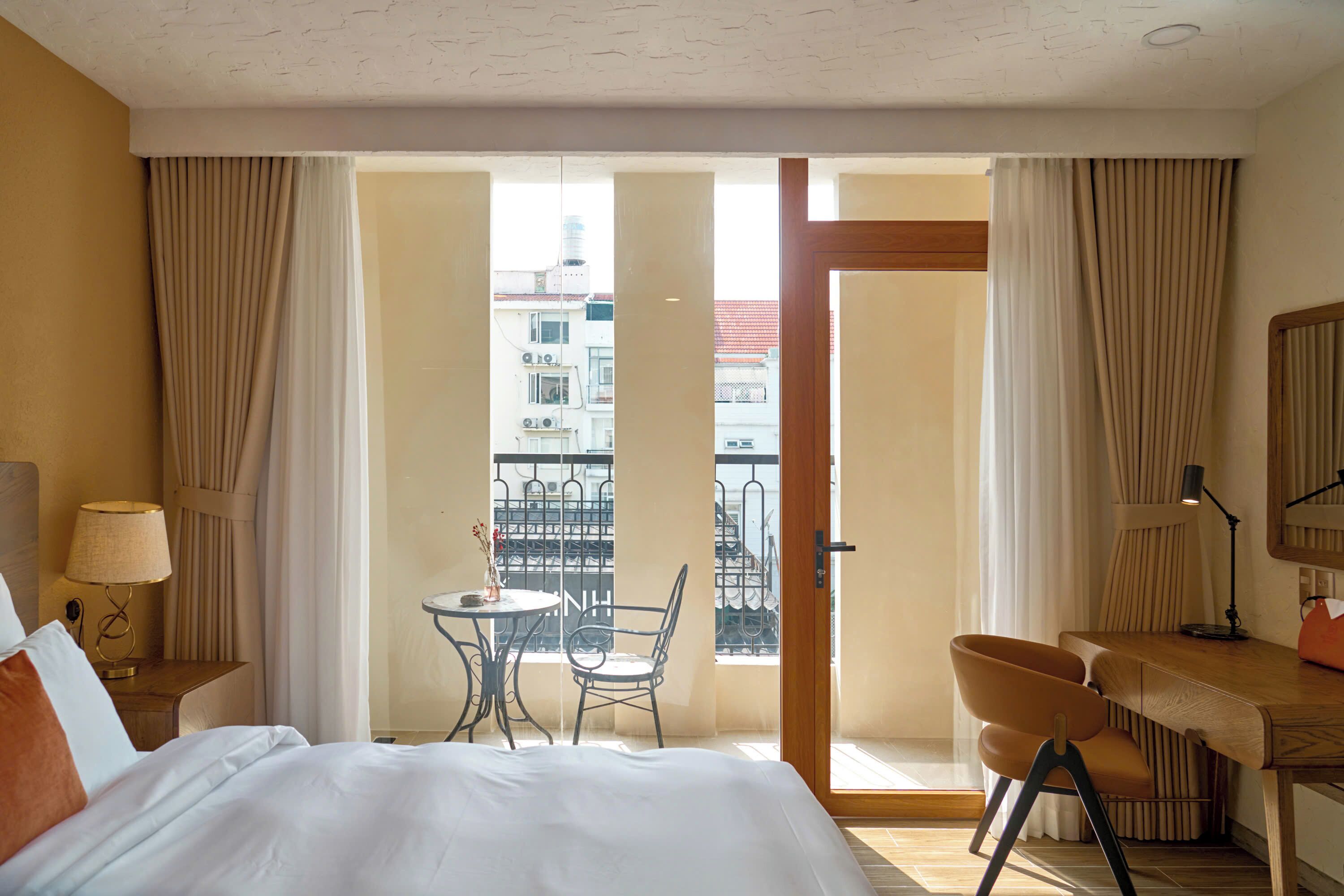 Executive Double Room Single Use, 1 King Bed | Premium bedding, in-room safe, individually furnished, desk