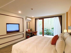 Executive Double Room Single Use, 1 King Bed | Premium bedding, in-room safe, individually furnished, desk - BALVENIE HOTEL Phu My Hung SECC (Thanh pho Ho Chi Minh)