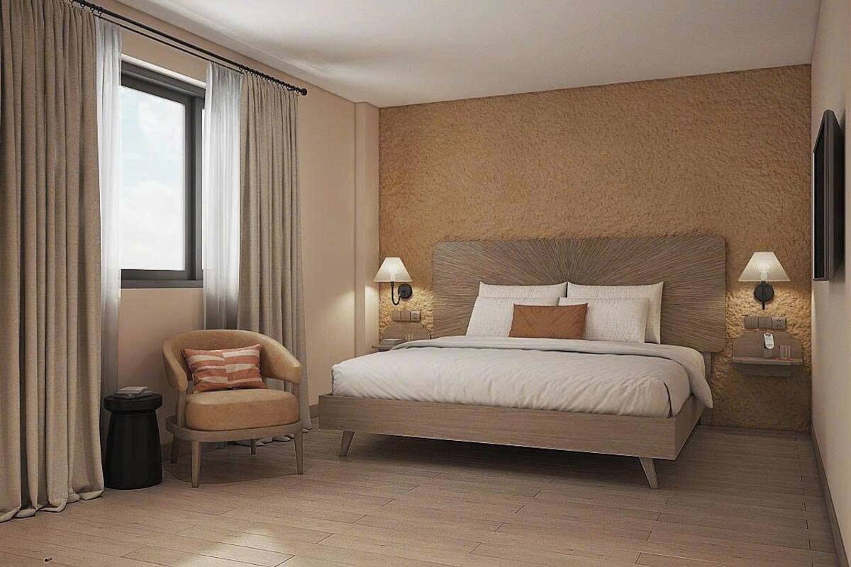 Deluxe Double Room Single Use, 1 King Bed, Courtyard View | In-room safe, desk, soundproofing, free WiFi