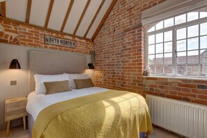 3 bedrooms, iron/ironing board, Internet, bed sheets