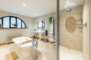 Shower, hair dryer, towels - 16 the Granary, Wells-next-the-Sea, Norfolk (Wells-next-the-Sea)