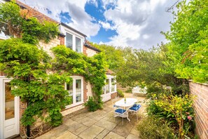 Outdoor dining - Littlefold, Brancaster, Norfolk (Brancaster)