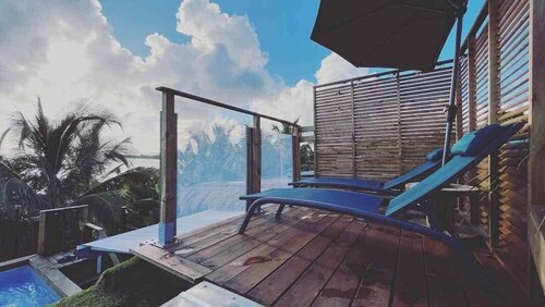 Le Palmbus suite unusual seaside ecolodge with private pool