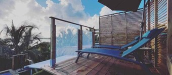 Le Palmbus suite unusual seaside ecolodge with private pool