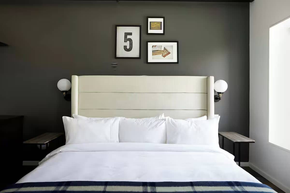 Desk, laptop workspace, blackout curtains, free cots/infant beds