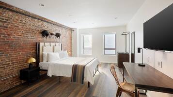 Desk, laptop workspace, blackout curtains, free cots/infant beds