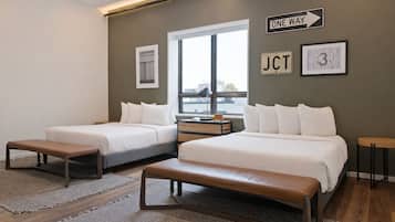 Studio, 2 queensize-senger | Skrivebord, skrivebord for bærbar PC og blendingsgardiner