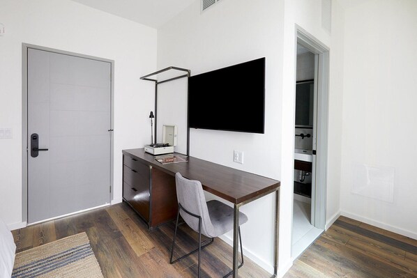 Desk, laptop workspace, blackout curtains, free cots/infant beds