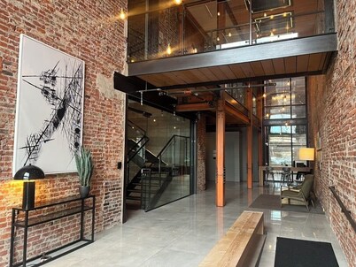 Sosuite at The Queen - Queen Village