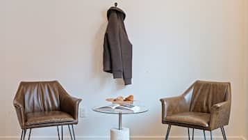 Desk, laptop workspace, blackout curtains, free cots/infant beds