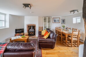 TV, fireplace - 1 Ruscon Cottages, Brancaster Staithe, Norfolk (Brancaster Staithe)