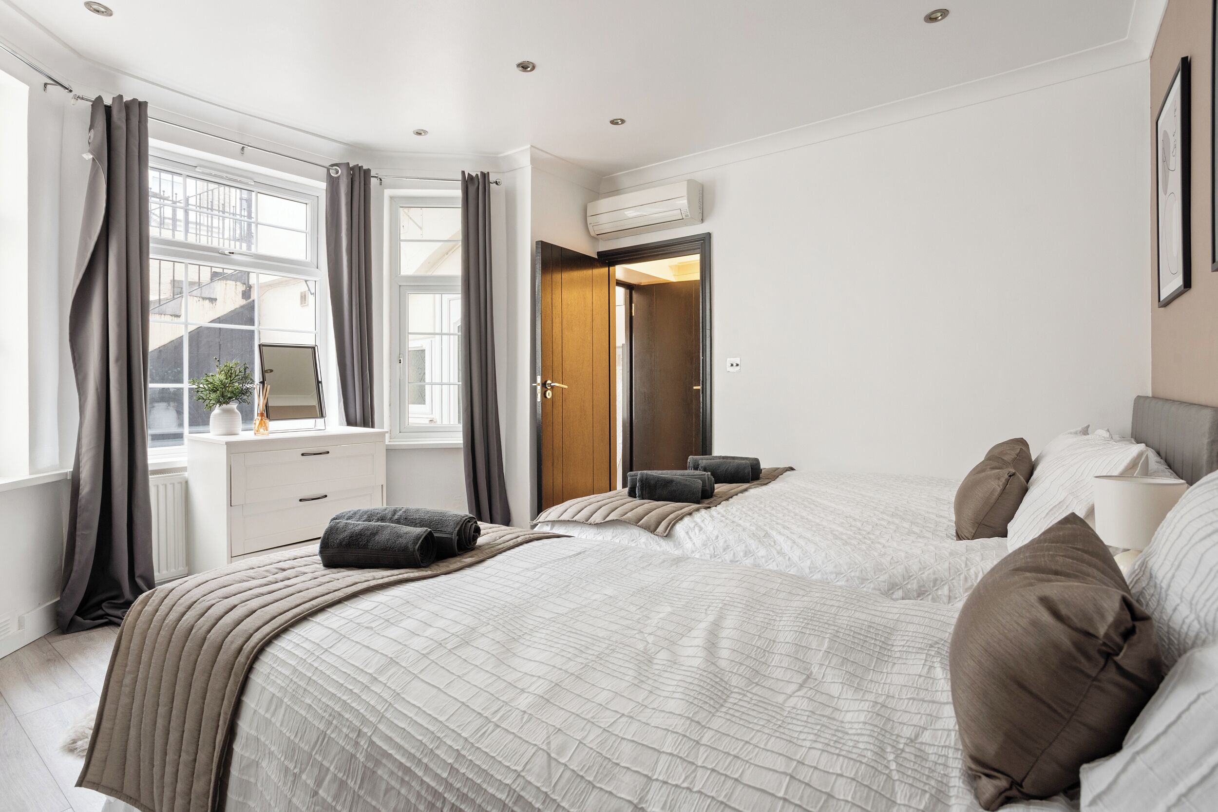 2 chambres, fer et planche à repasser, Wi-Fi, draps fournis