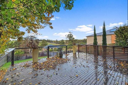 Family-Friendly Country Getaway in the Heart of Drouin.