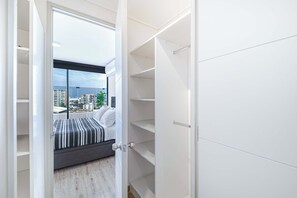 1 habitación, tabla de planchar con plancha, wifi y ropa de cama 
