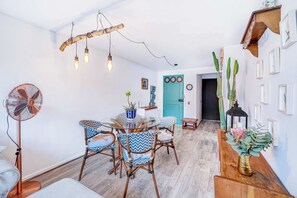Dining - Boho Stay - 2D, Parking, Wifi & Great Location (Vitacura)
