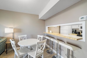 Dining - Gulf View 10 by Liquid Life (Gulf Shores)