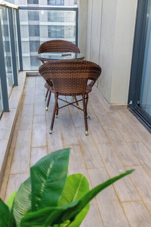 Outdoor dining - Luxury 2BR at GTC–Skyline Views. Furnished executive apartment at GTC, Westlands (Nairobi)