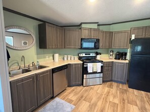 Microondas, horno, placa de cocina, lavavajillas