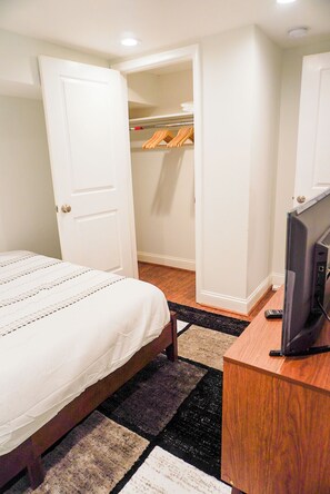 1 bedroom, iron/ironing board, WiFi, bed sheets