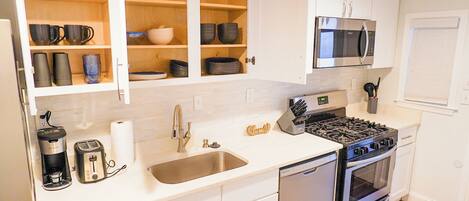 Micro-ondes, four, plaque de cuisson, lave-vaisselle