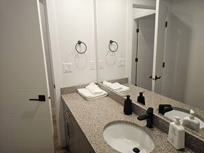 مناشف، صابون، ورق �حمّام