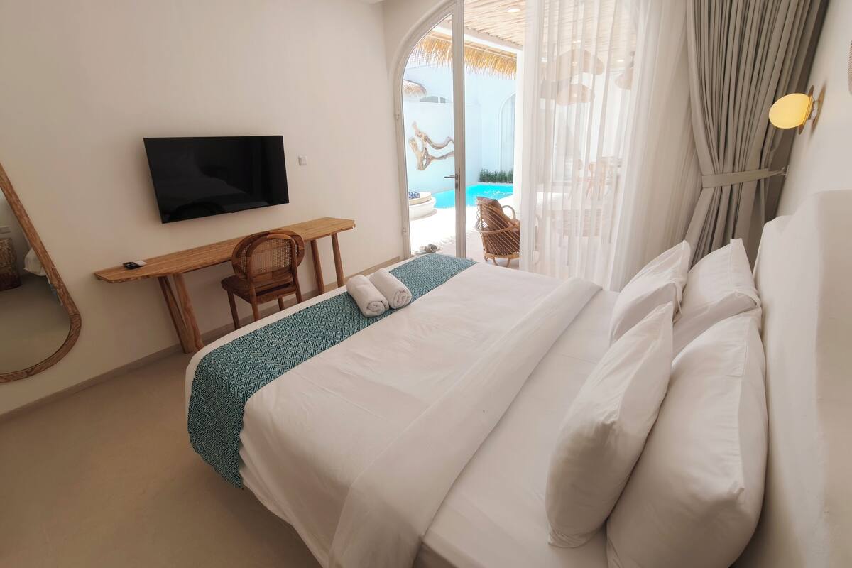 Vila, 2 kamar tidur, patio, pemandangan kolam renang | Brankas, meja kerja, ruang kerja ramah laptop, dan Wi-Fi gratis