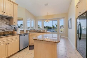 Fridge, microwave, oven, stovetop - Rose Lake Escape - Gulf Access & Pet Friendly (Cape Coral)