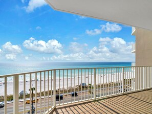 Property grounds - Majestic Sun 702B-Gulf Views-Sleeps 6-Seascape Resort (Miramar Beach)