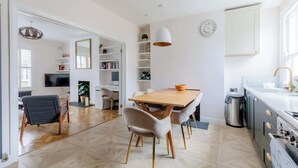 Interior - Gorgeous 3BDR Flat in the Heart of South London (Greater London)