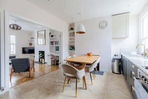 Interior - Gorgeous 3BDR Flat in the Heart of South London (Greater London)