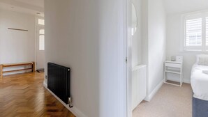 Interior - Gorgeous 3BDR Flat in the Heart of South London (Greater London)