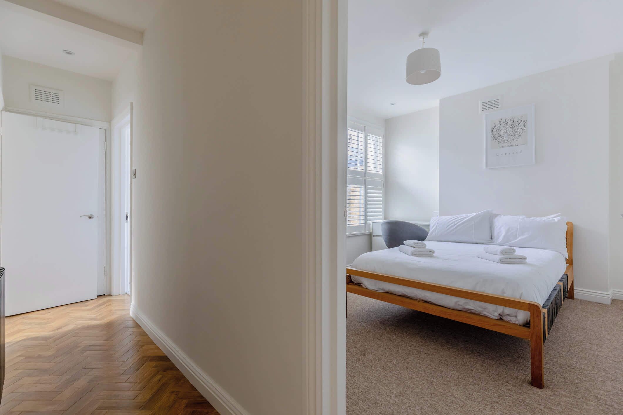 Iron/ironing board, Internet, bed sheets