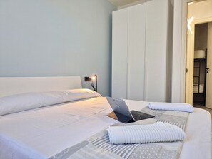 2 bedrooms, free WiFi, bed sheets - Garda Breeze By Case al Lago (Raffa)